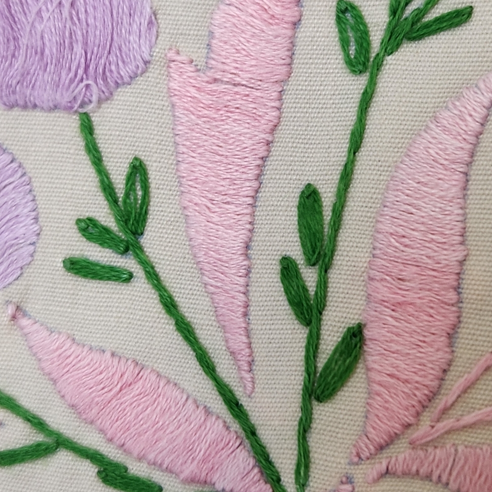 BEAUTIFUL RUNNER HANDMADE - Picture 3 of 5